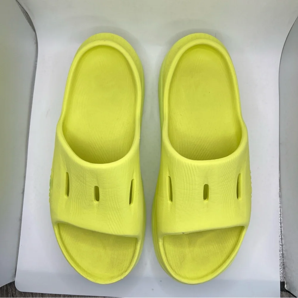 Youth Hoka One One Slides Size 4